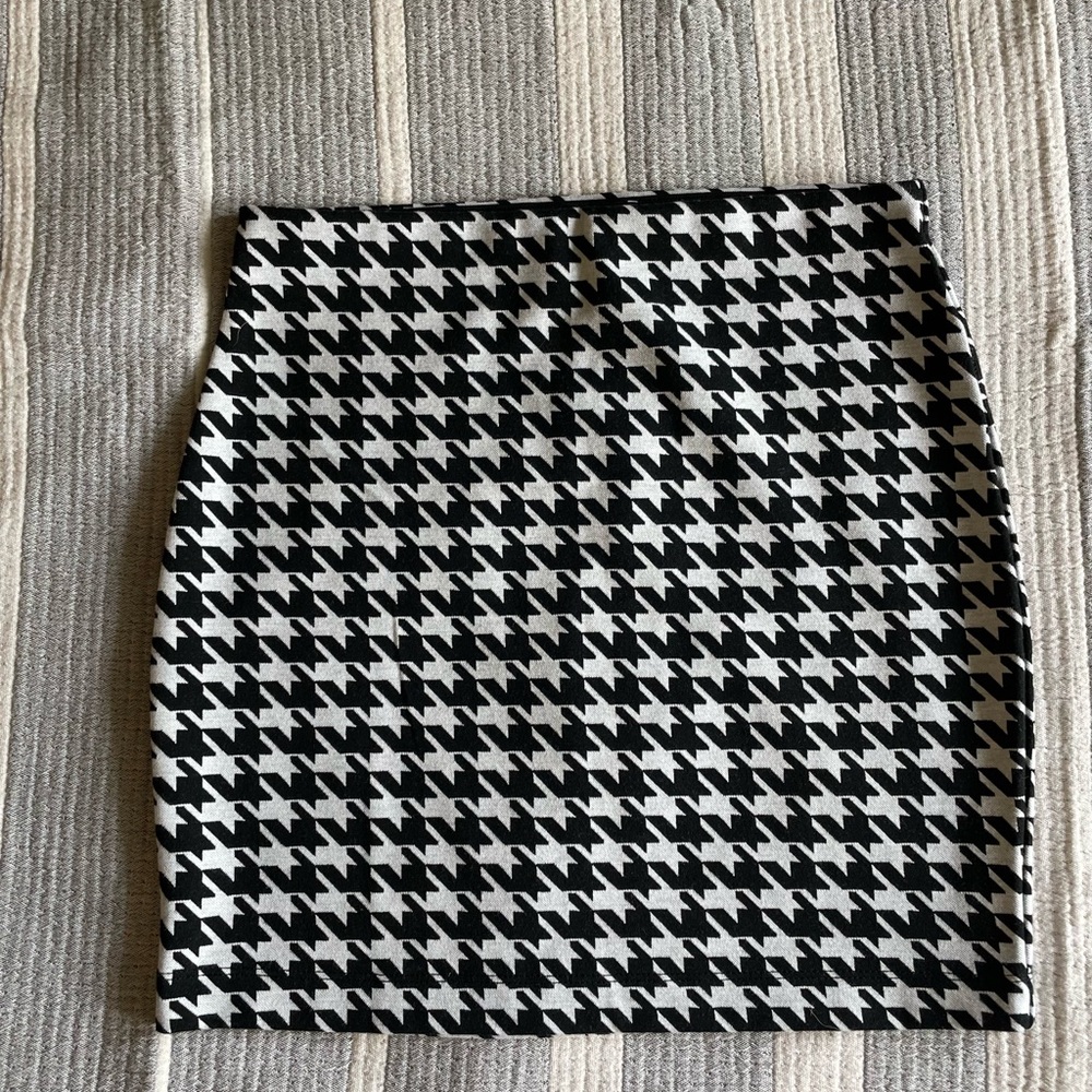 Houndstooth mini skirt